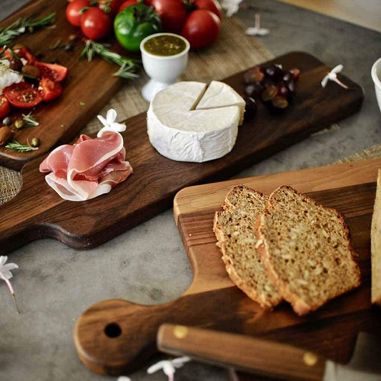 Serve bread, cheese, prosciutto