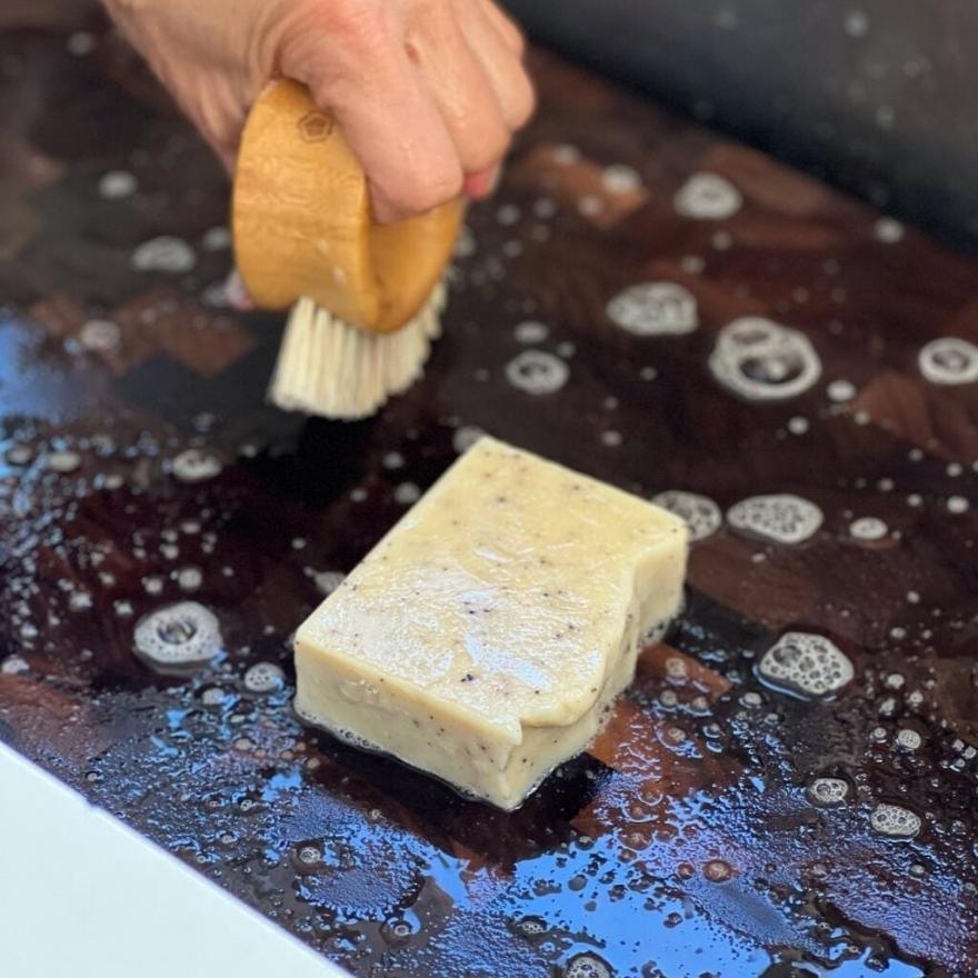 4 Best Eco-Friendly Cleaning Products for Your Wooden Board