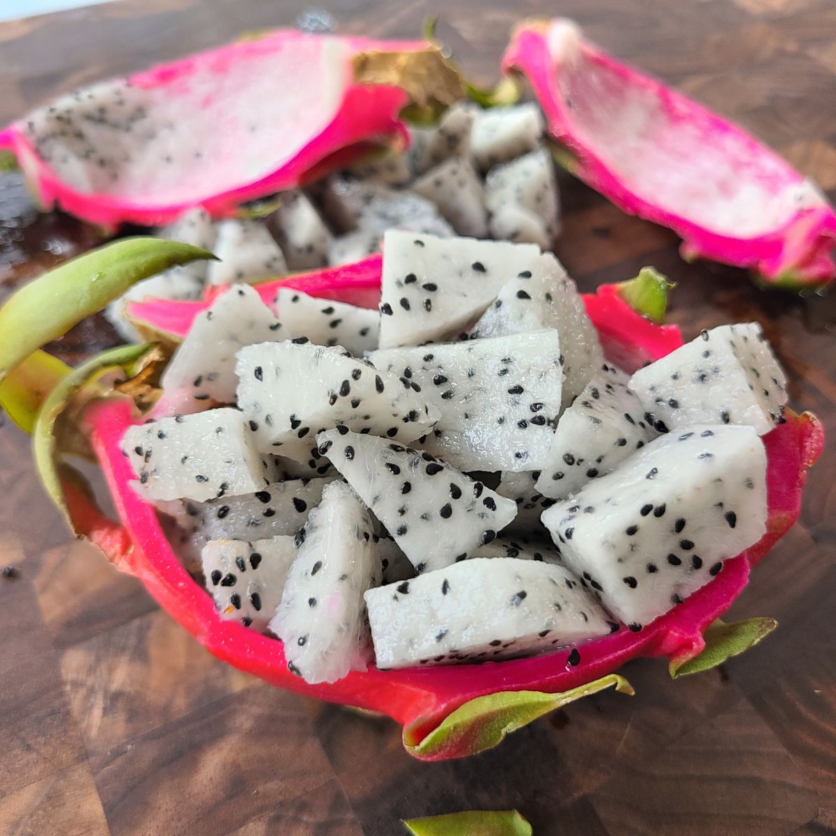 How to Cut a Dragon Fruit (Pitaya) And How To Eat Them!